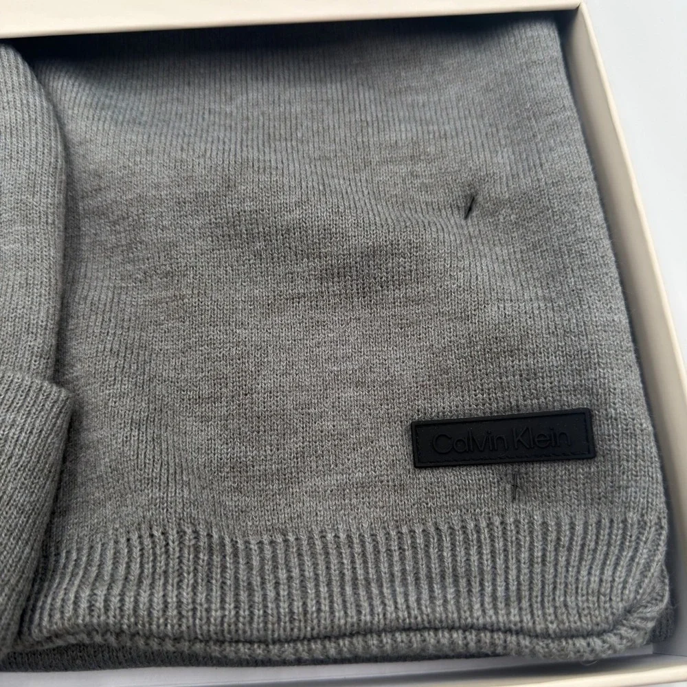 Calvin Klein Mens Hat and Scarf Set Gray Knit Beanie Scarf Boxed NEW SEALED